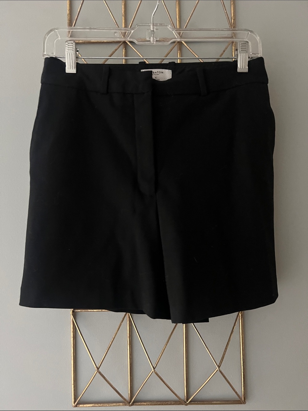Black size 6 Babaton short